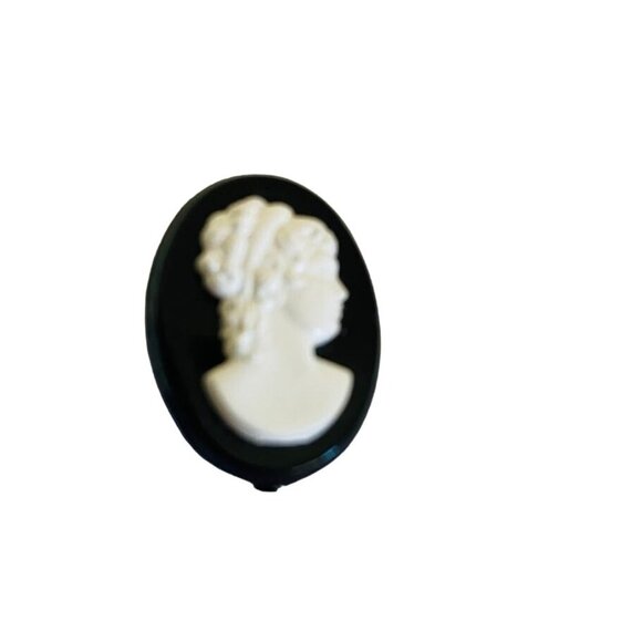 Vintage Oval Lady Cameo Brooch Black & White Acrylic 1" 3/4" - Picture 2 of 6